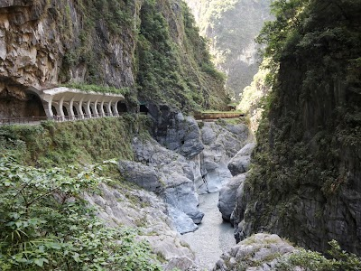 Jiuqu Cave