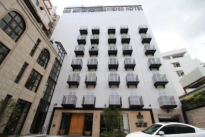 Lan Kwai Fong Garden Hotel